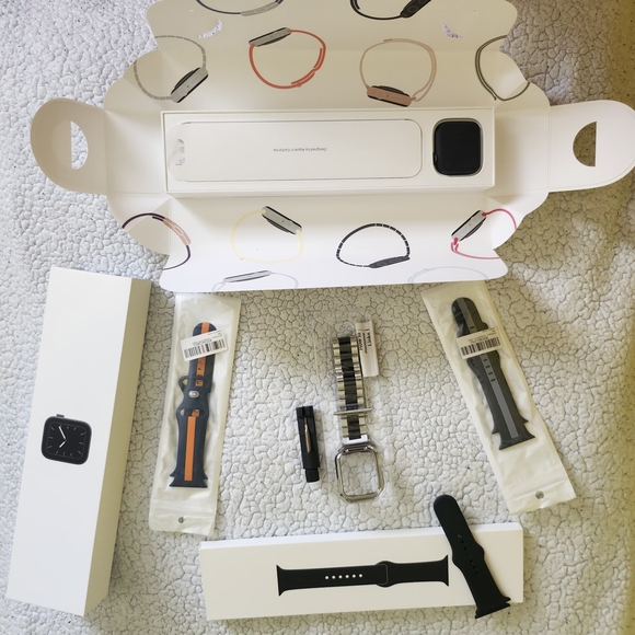 Apple Watch Series 5 - Picture 2 of 16